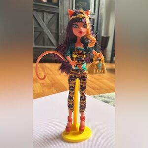 Monster High Freaky Fusion.  White elastic.